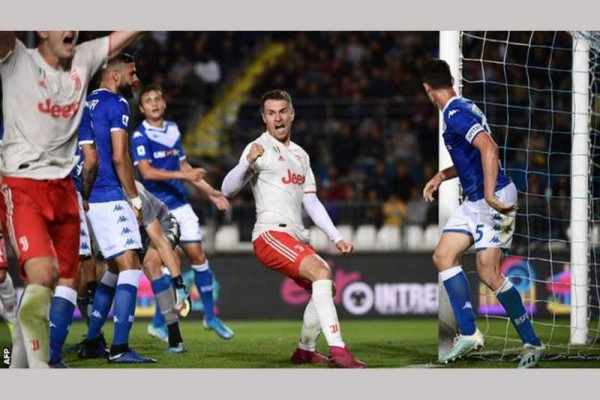 Juventus go top after hard-fought win as Balotelli makes Brescia debut