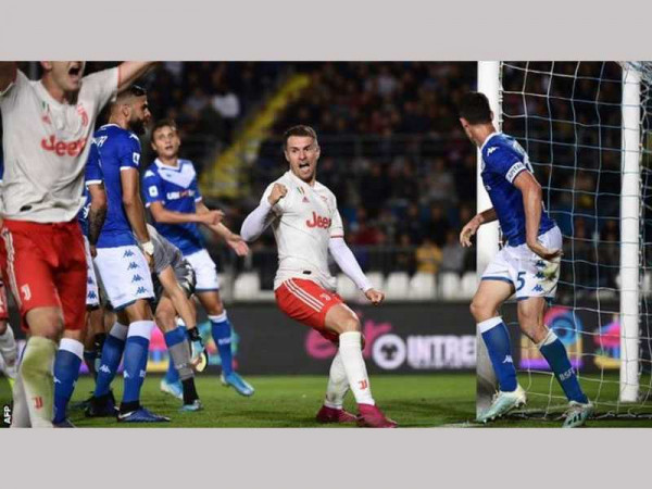 Juventus go top after hard-fought win as Balotelli makes Brescia debut