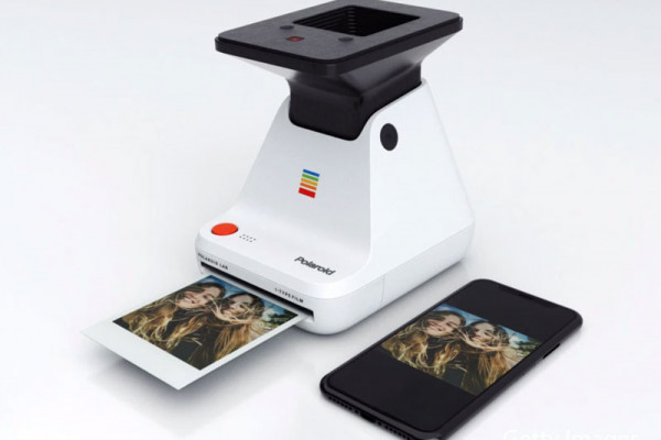 The Polaroid Lab uses the light from your phone’s screen to turn digital photos into Polaroids